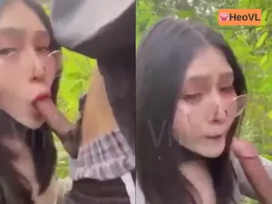 đi dã ngoại tiện trả bài em ghệ ở trong rừng