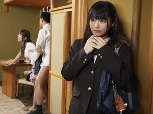 Nhóc con mới lớn cướp chồng của mẹ